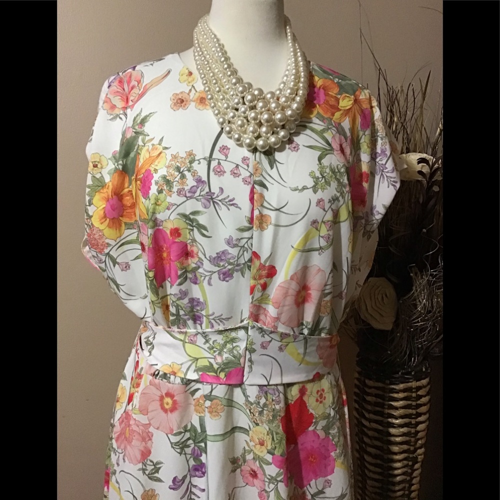 4th sale - Beautiful Dress - Picture 3 of 5